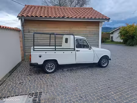 Renault R4 4L