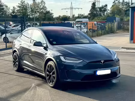 Tesla Model X 670
