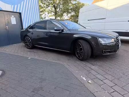 Audi A8 quattro