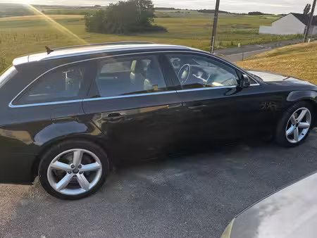 Audi A4 2.0 TDI 143 S line