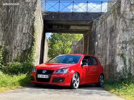 Volkswagen Golf GTI 2.0 200