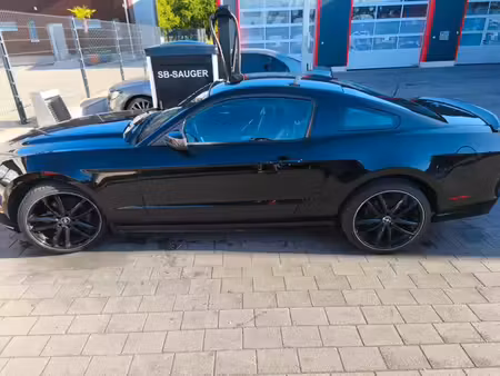 Ford Mustang Fastback V6 3.7