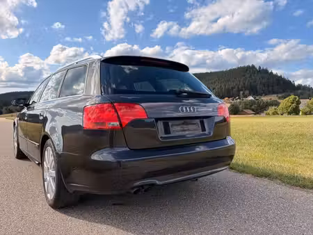 Audi A4 2.0 TDI 140 S line