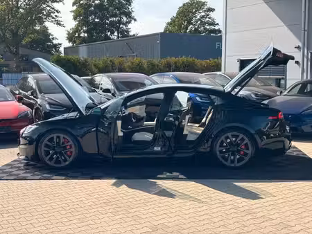 Tesla Model S Plaid 4x4