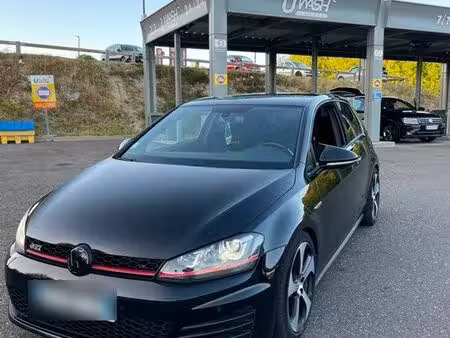 Volkswagen Golf GTI 2.0 TSI 230 Performance