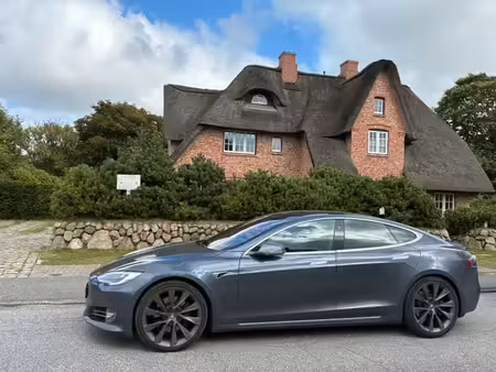 Tesla Model S 4x4
