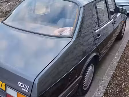 Saab 900 
