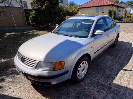 Volkswagen Passat 1.6 100