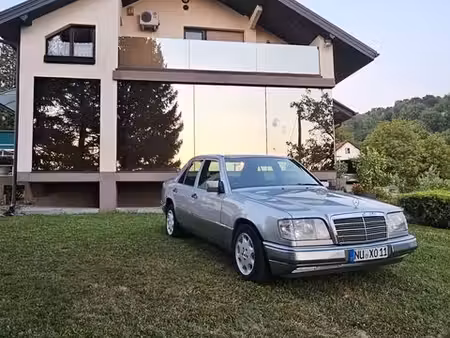 Mercedes-Benz Classe E 200 E 136