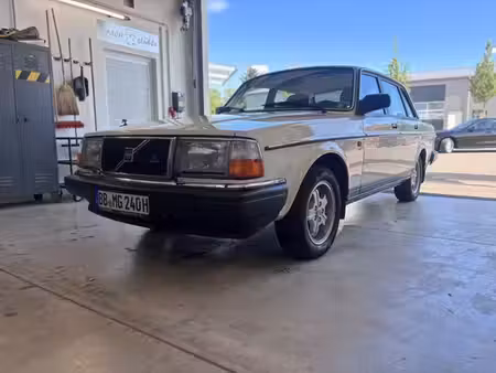 Volvo 240 2.3
