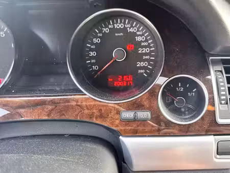 Audi A8 V8 4.2 FSI quattro