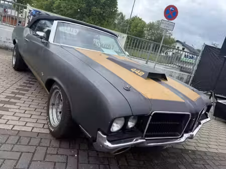 Oldsmobile Cutlass 