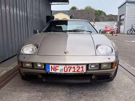 Porsche 928 S V8 4.7