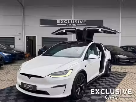 Tesla Model X 670