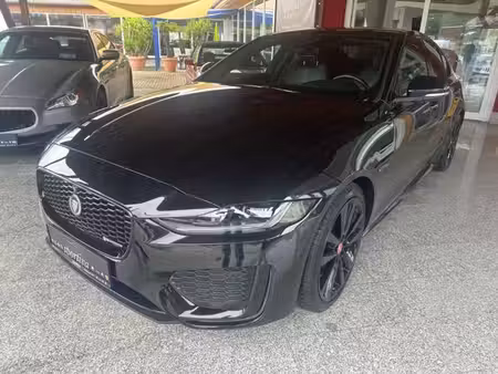 Jaguar XE P250 2.0 250 R-Dynamic Black