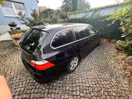BMW Série 5 528i 3.0 184
