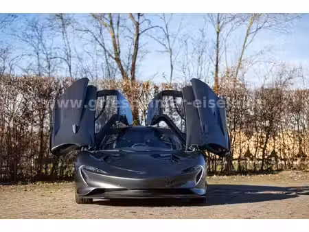 McLaren Speedtail V8 3.8