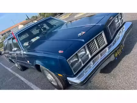 Oldsmobile Custom Cruiser 
