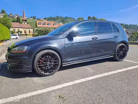 Volkswagen Golf GTI 2.0 TSI 230 Performance