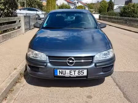 Opel Omega 2.0 136