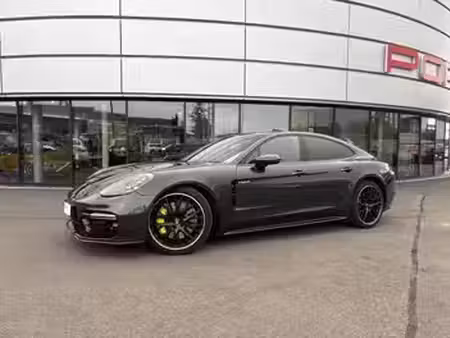 Porsche Panamera 4 330 4x4