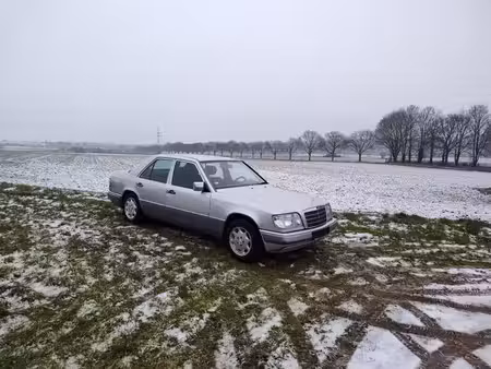 Mercedes-Benz Classe E E 200 136