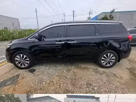 Kia Carnival EX