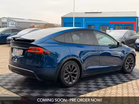 Tesla Model X 670
