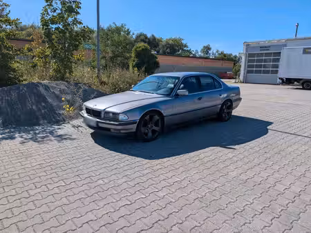 BMW Série 7 735i 3.5 238
