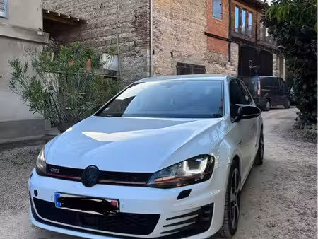 Volkswagen Golf GTI 2.0 TSI 220
