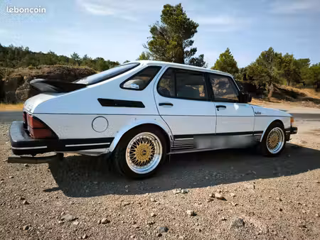 Saab 900 