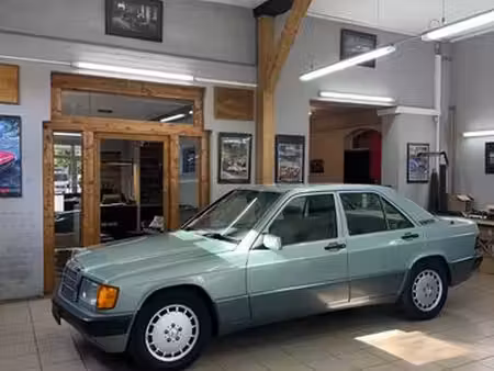 Mercedes-Benz 190 2.6