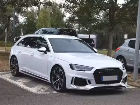 Audi A4 RS4 V6 2.9 TFSI 450 quattro