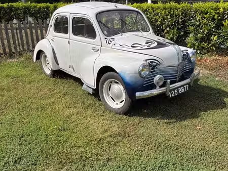Renault 4CV 