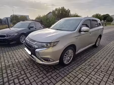 Mitsubishi Outlander PHEV 2.4 135 Intro Edition 4x4