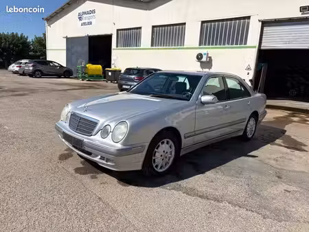 Mercedes-Benz Classe E E 200 1.8 Elegance