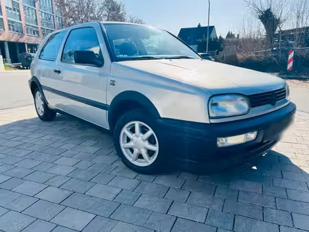 Volkswagen Golf 1.8 90