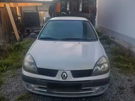 Renault Clio 75