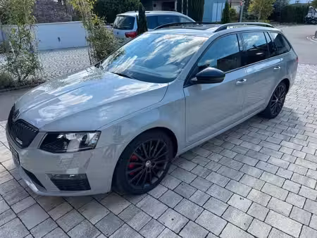 Škoda Octavia RS 2.0 TSI 220