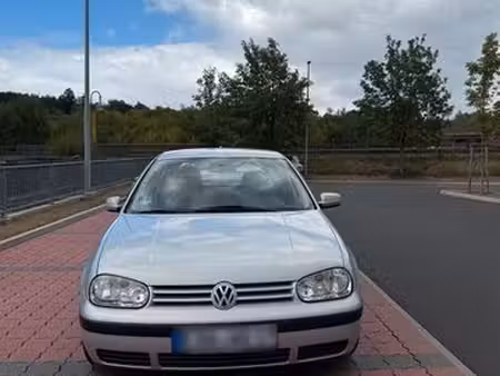 Volkswagen Golf 75