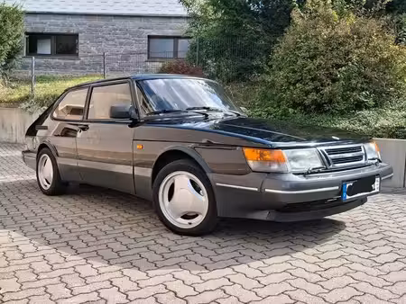 Saab 900 