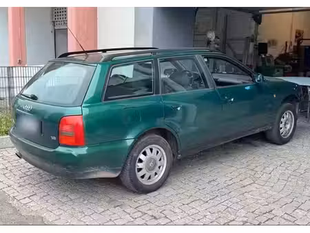 Audi A4 1.6 101