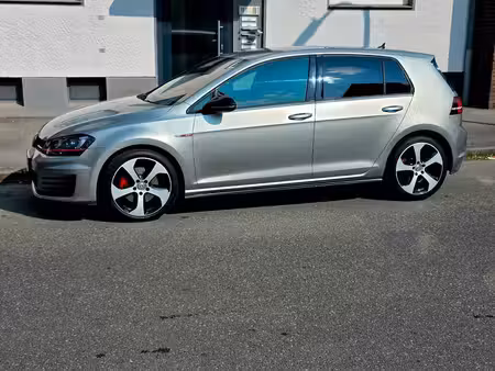 Volkswagen Golf GTI 2.0 TSI 220