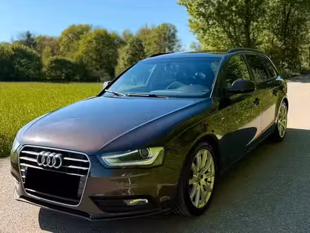 Audi A4 2.0 TDI 143 S line