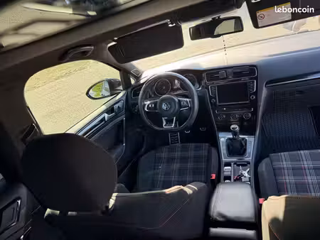 Volkswagen Golf GTI 2.0 TSI 230 Performance