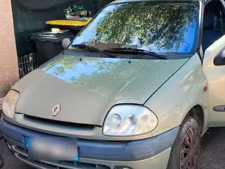 Renault Clio 75