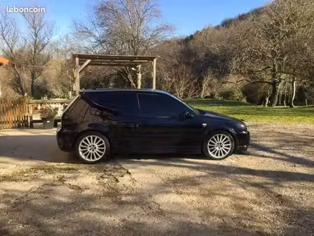 Volkswagen Golf R32 V6 3.2 241 4Motion