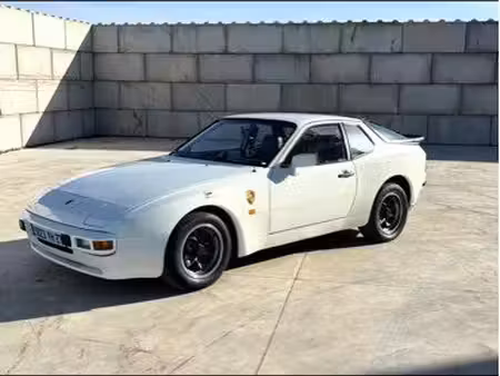 Porsche 944 