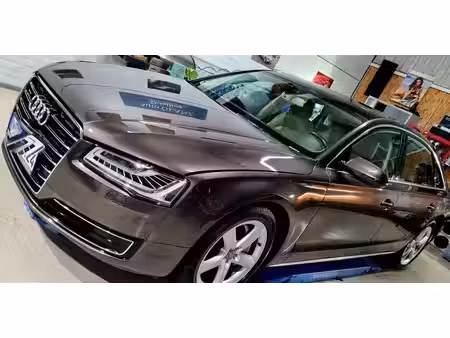 Audi A8 quattro