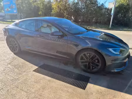 Tesla Model S Plaid 4x4